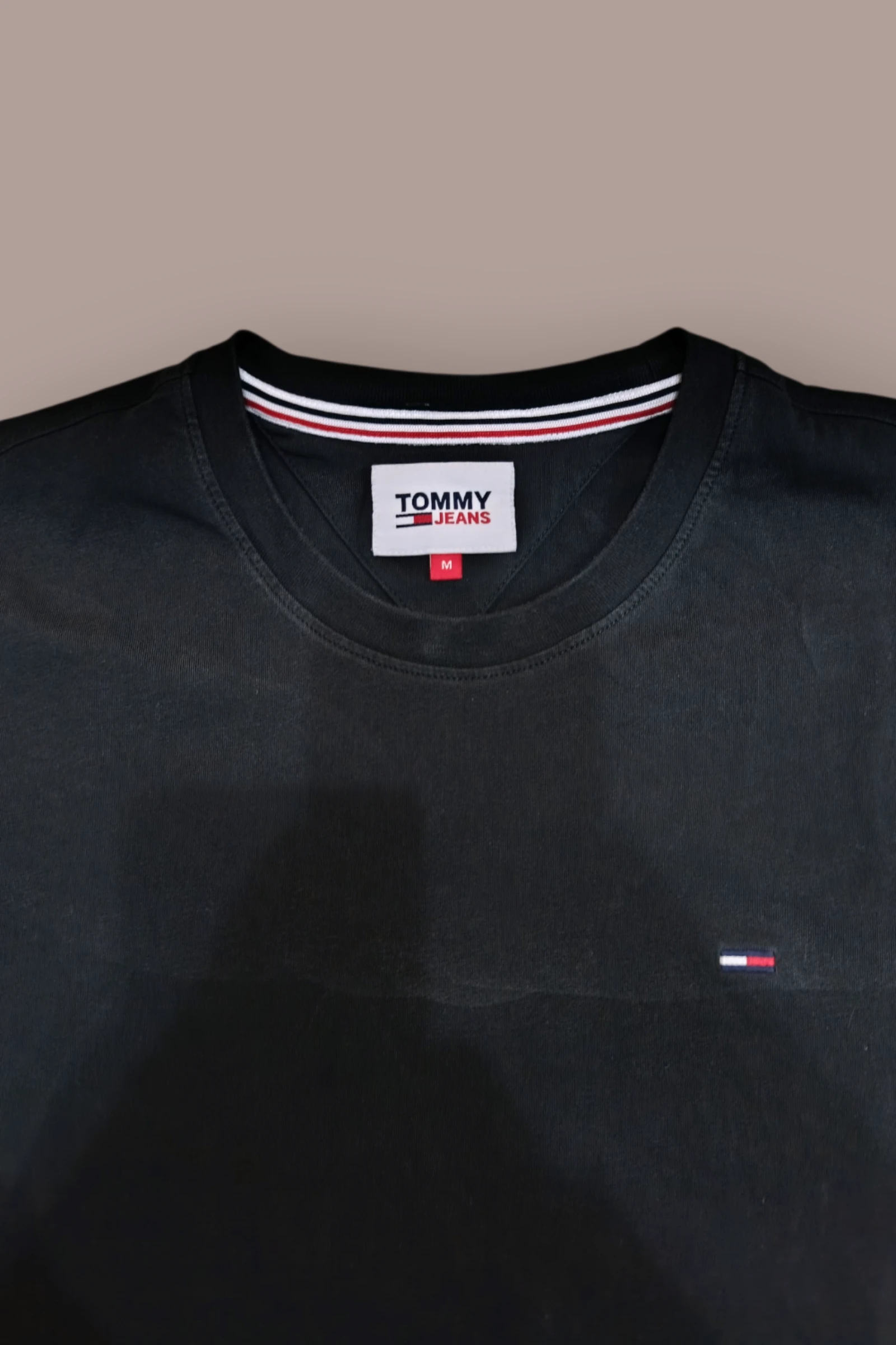 | Camiseta Tommy Jeans Homem | Cor Preta | 100% Algodão | Tamanho M | – photo 4